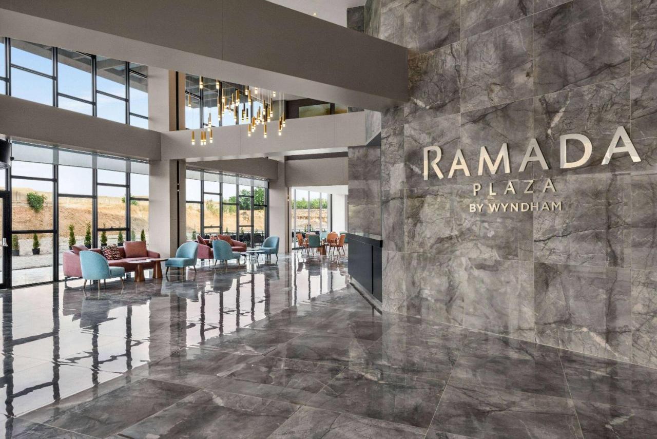 Ramada Plaza By Wyndham Batman酒店 外观 照片